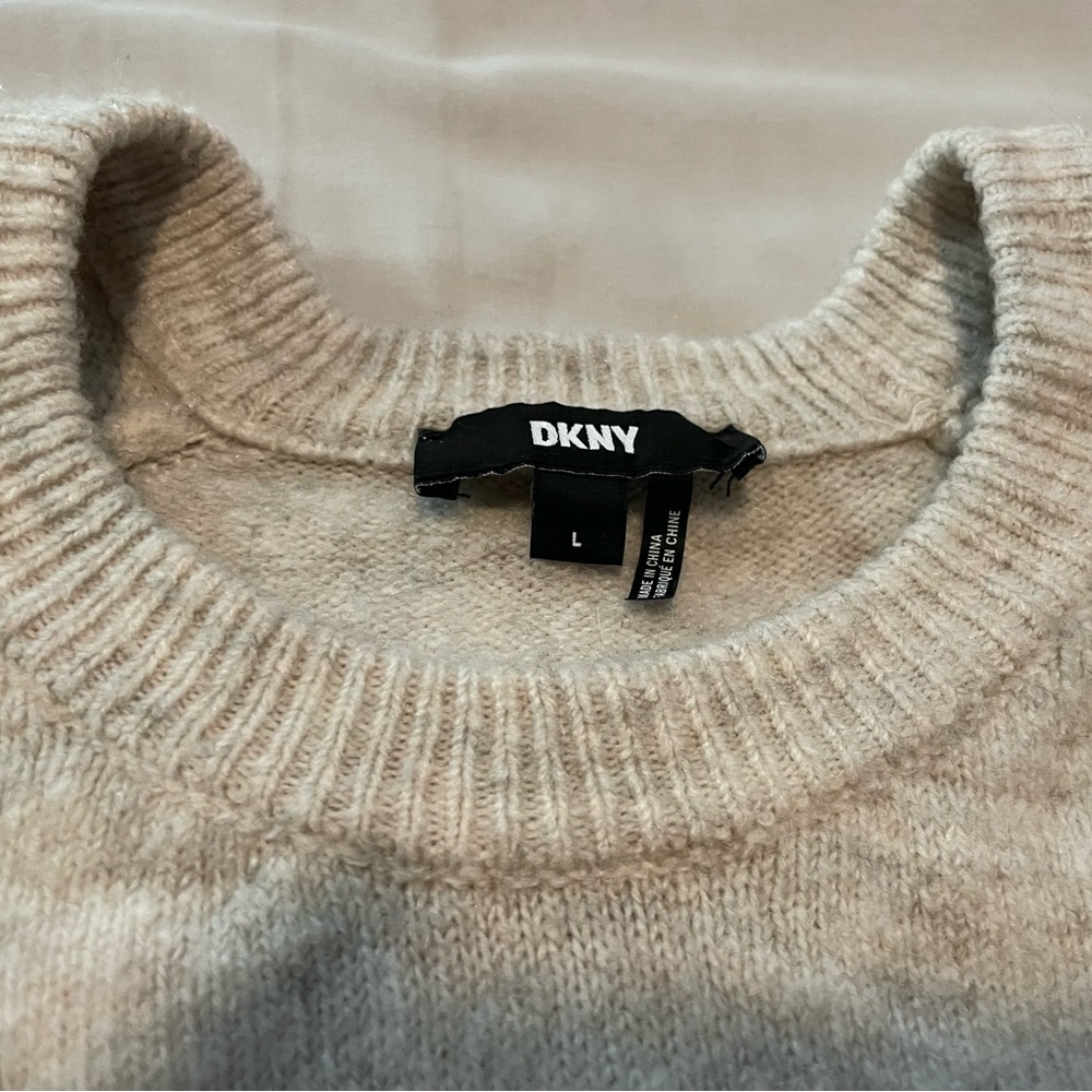 DKNY Textured Knit Sweater Size L Cream Color - Picture 2 of 4